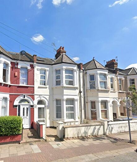 Studio To Rent In Oaklands Road, London, NW2