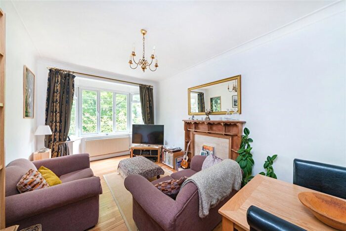 2 Bedroom Flat To Rent In Kelvin Court, Spencer Road, W4