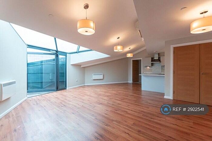 3 Bedroom Flat To Rent In Mann Island, Liverpool, L3