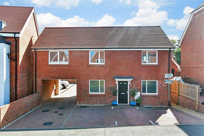 2 Bedroom Coach House For Sale In Butlers Way, East Grinstead, West Sussex, RH19