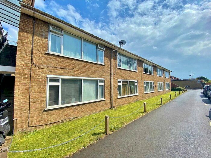 1 Bedroom Flat To Rent In Kneller Road, Twickenham, TW2