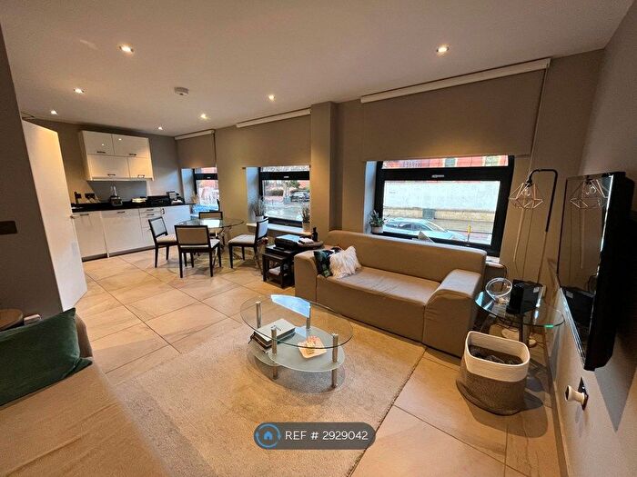 2 Bedroom Flat To Rent In Park Square East, Leeds, LS1