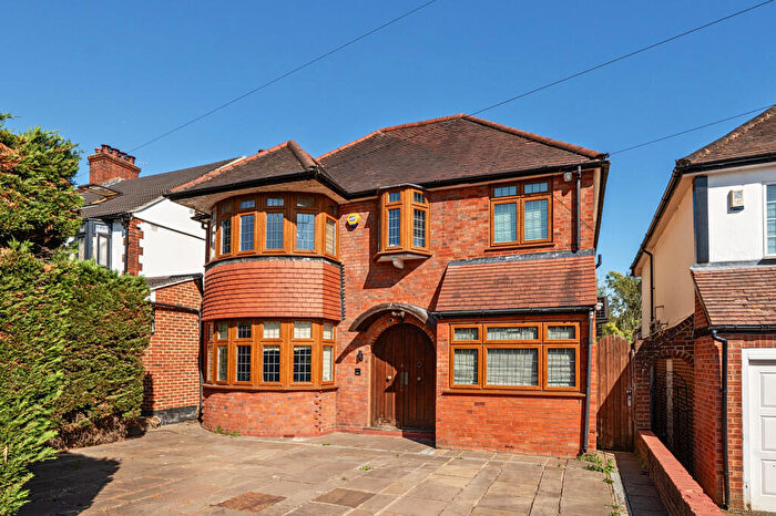 5 Bedroom Detached House For Sale In Longland Drive, Totteridge, N20