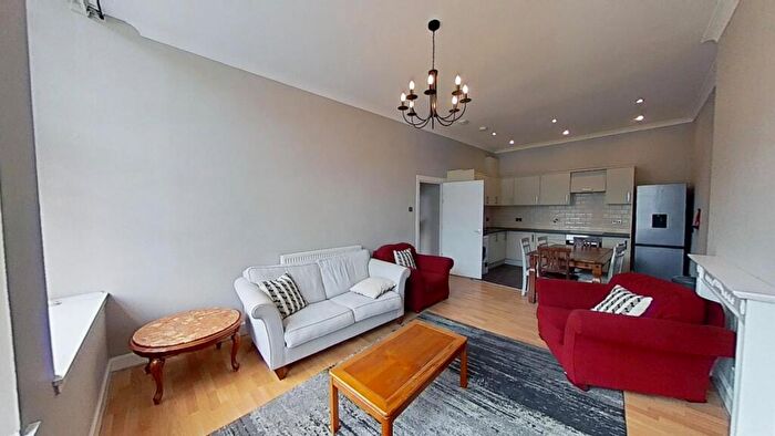 3 Bedroom Flat To Rent In Union Place, New Town, Edinburgh, EH1