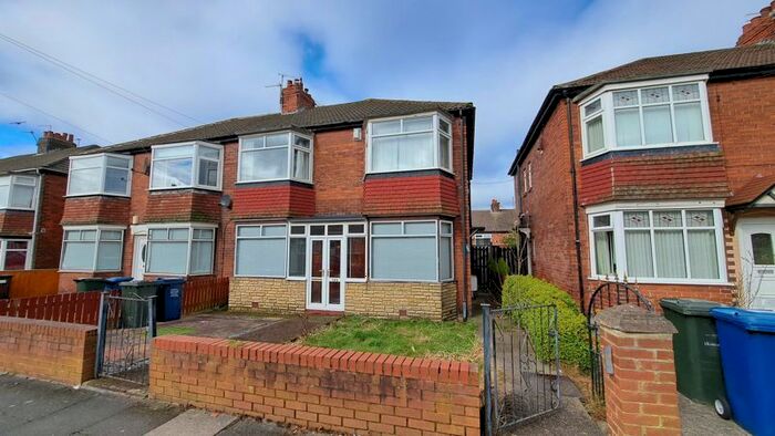 2 Bedroom Flat To Rent In Ovington Grove, Fenham, Newcastle Upon Tyne, NE5