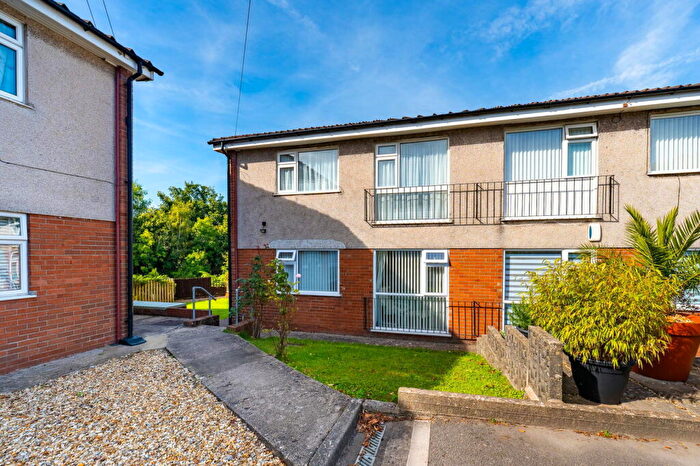 2 Bedroom Flat For Sale In Northcliffe Drive, Penarth, CF64