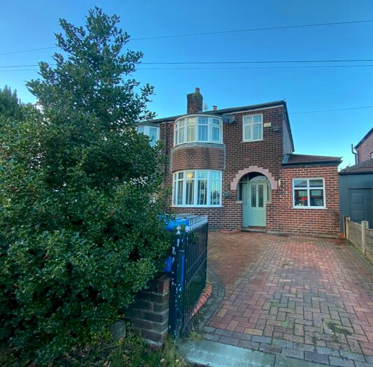 3 Bedroom Semi-Detached House To Rent In East Lancashire Road, Worsley, M28