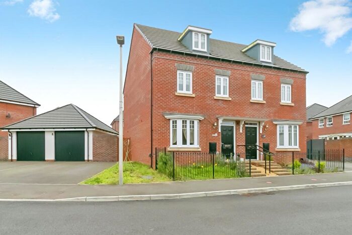 3 Bedroom Town House For Sale In Rhodfa'r Hurricane, St. Athan, Vale Of Glamorgan, CF62