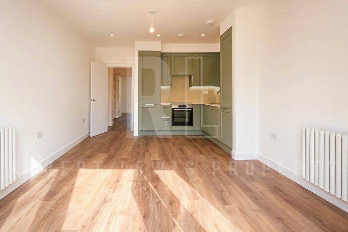 1 Bedroom Flat To Rent In Donovan Avenue, London, N10