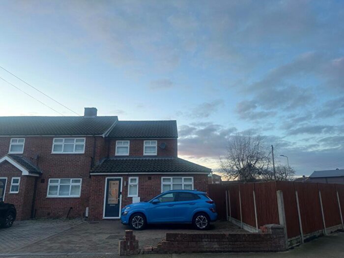 1 Bedroom End Of Terrace House For Sale In Macon Way, Upminster, RM14