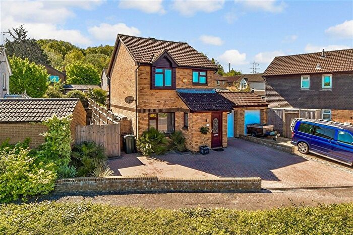 3 Bedroom Detached House For Sale In Harvest Way, Singleton, Kent, TN23