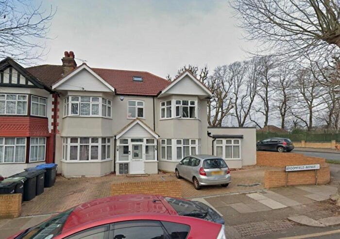 2 Bedroom Apartment To Rent In Broomfield Avenue, London, N13