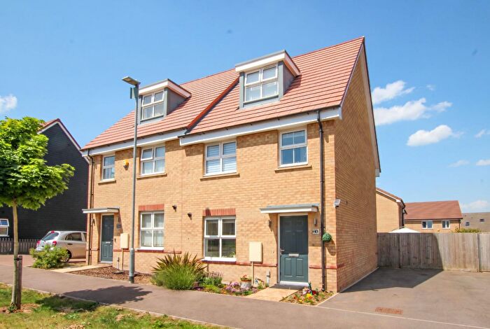 3 Bedroom Semi-Detached House For Sale In Wallis Drive, Leighton Buzzard, LU7