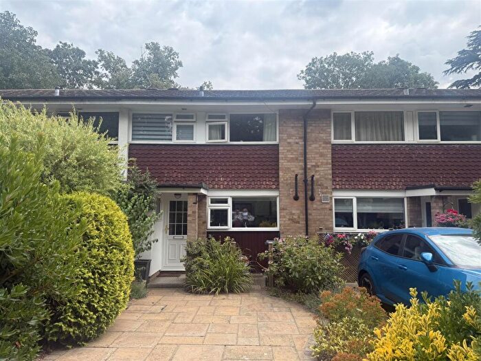 3 Bedroom Terraced House For Sale In Holmwood Close, Cheam, SM2