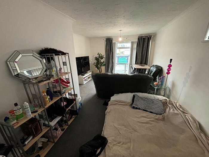 1 Bedroom Flat To Rent In Newnham Street, Chatham, ME4