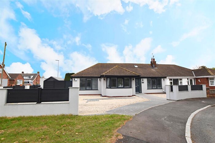 3 Bedroom Semi-Detached Bungalow For Sale In Chapman Crescent, Humberston, Grimsby, DN36