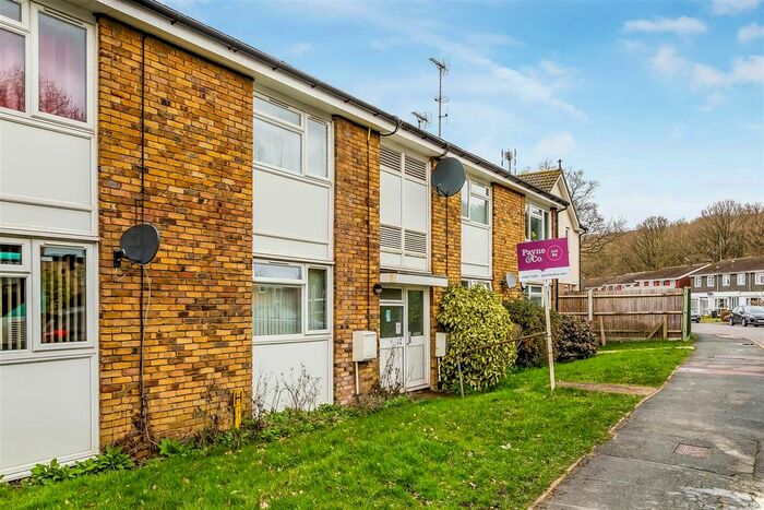 2 Bedroom Flat To Rent In Silkham Road, Oxted, RH8