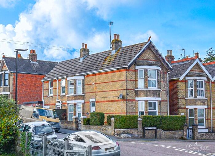 3 Bedroom Detached House For Sale In Moorgreen Road, Cowes, PO31