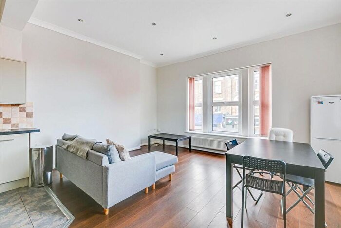 3 Bedroom Flat To Rent In Salusbury Road, Queens Park, NW6