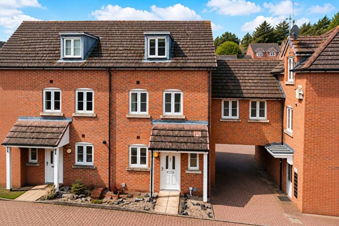 4 Bedroom Town House For Sale In Avian Avenue, Frogmore, St. Albans, AL2