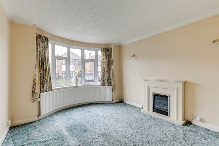 3 Bedroom Detached House For Sale In Newlyn Drive, Aspley, Nottinghamshire, NG8