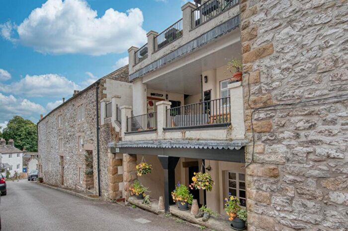 2 Bedroom Apartment For Sale In The Bank, Stoney Middleton, Hope Valley, S32