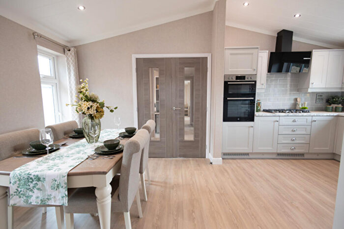 2 Bedroom Park Home For Sale In Dorking, Surrey, RH5