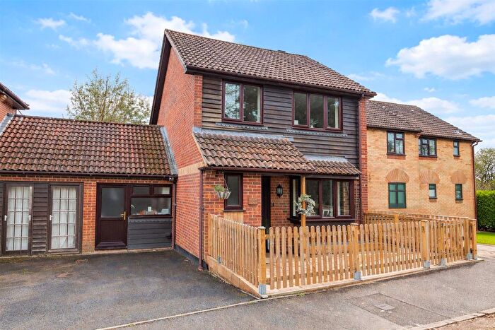 3 Bedroom Detached House For Sale In Oakwood Drive, Uckfield, TN22