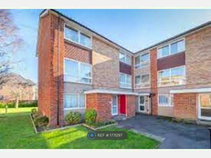 2 Bedroom Flat To Rent In Upton Dene, Sutton, SM2