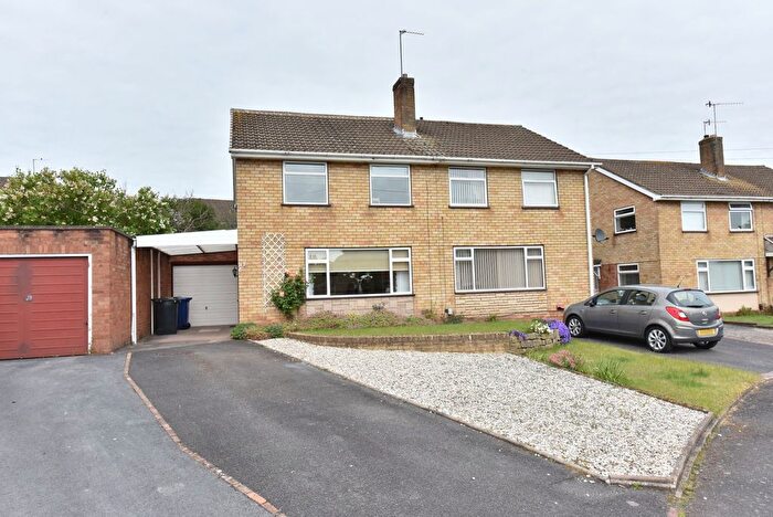 3 Bedroom Semi Detached House For Sale In Wordsley, Warwick Road, DY8