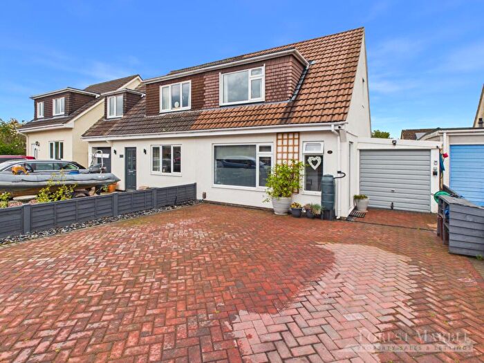 3 Bedroom Semi-Detached House For Sale In Pennys Piece, Frome, BA11