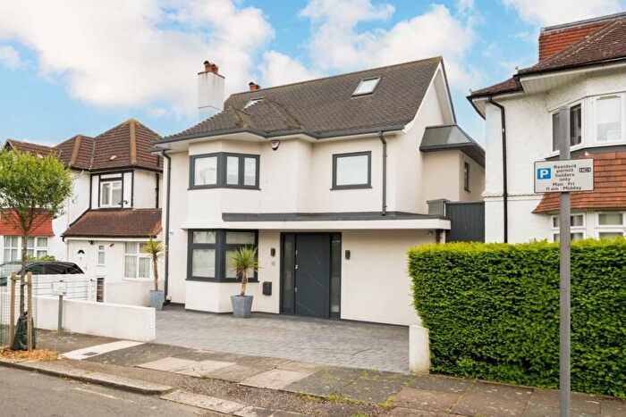 6 Bedroom Detached House To Rent In Elliot Road, London, NW4