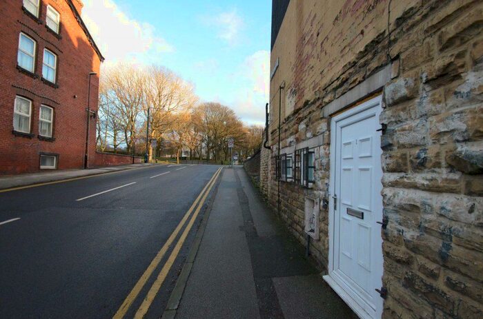 3 Bedroom Flat To Rent In Royal Park Road, Hyde Park, LS6