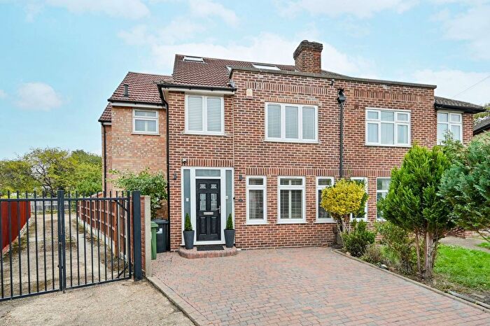 6 Bedroom Semi-Detached House For Sale In Wyresdale Crescent, Ealing, Greenford, UB6
