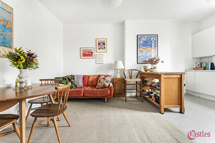 2 Bedroom Flat For Sale In Median Road, Hackney, E5