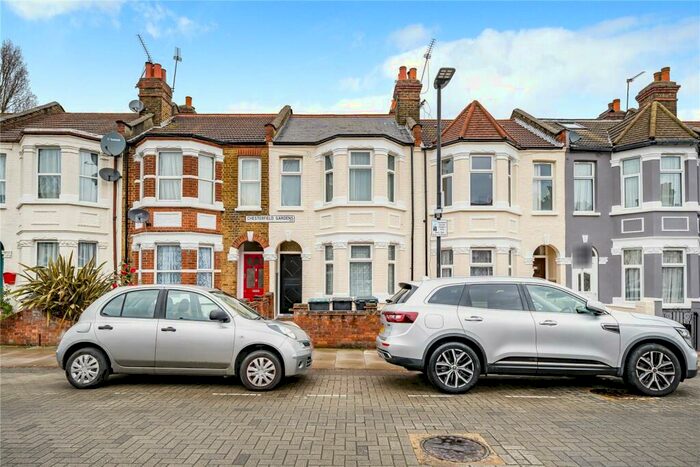 3 Bedroom Flat To Rent In Chesterfield Gardens, Harringay, London, N4