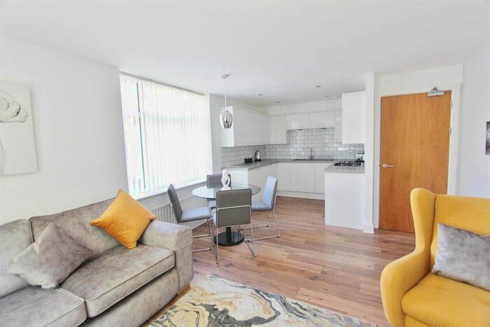 2 Bedroom Flat To Rent In Osborne Mews, Sheffield, S11