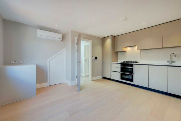 1 Bedroom Flat To Rent In The Drive, Golders Green, NW11