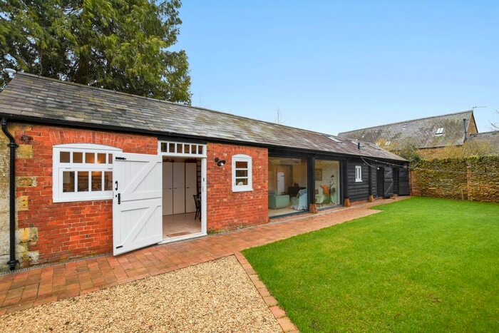 2 Bedroom Barn Conversion To Rent In Victoria Terrace, Banbury, OX15