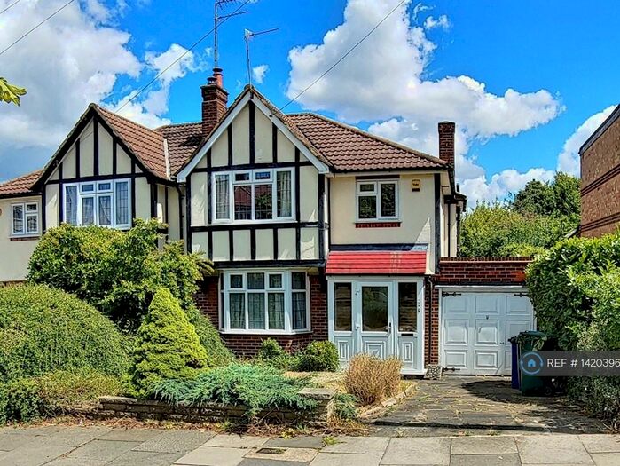3 Bedroom Semi-Detached House To Rent In Gallants Farm Road, East Barnet, Barnet, EN4