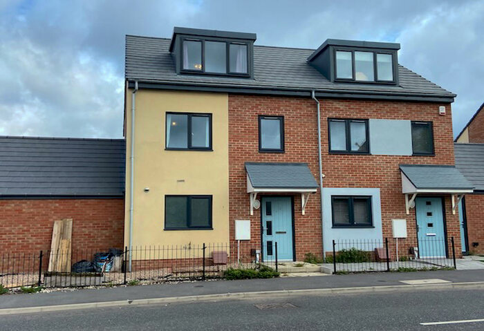 3 Bedroom Semi-Detached House To Rent In Lyons Way, South Shields, Tyne And Wear, NE33