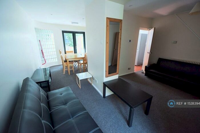 5 Bedroom End Of Terrace House To Rent In Foxhill Road, Reading, RG1