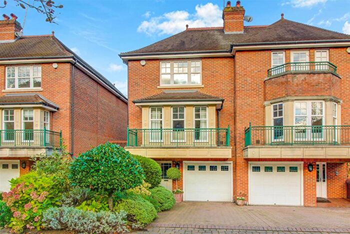 5 Bedroom House For Sale In Mountview Close, Golders Hill Park, NW11