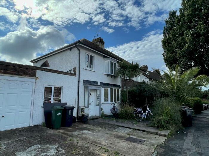 1 Bedroom Flat To Rent In Elm Drive, Hove, East Sussex, BN3