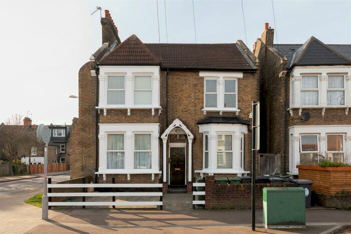 1 Bedroom Flat To Rent In Carisbrooke Road, Walthamstow, E17