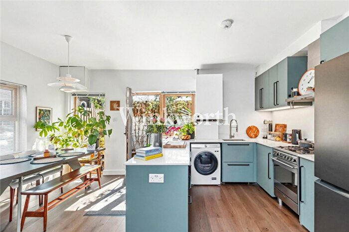 2 Bedroom Detached House For Sale In Dorset Road, London, N15