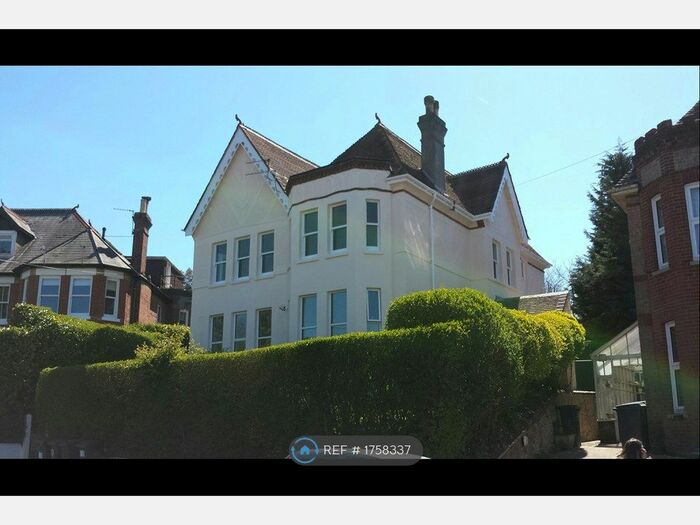 3 Bedroom Flat To Rent In Westbourne, Bournemouth, BH4
