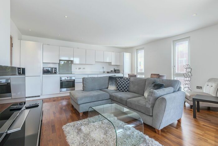 2 Bedroom Flat To Rent In John Donne Way, London, SE10