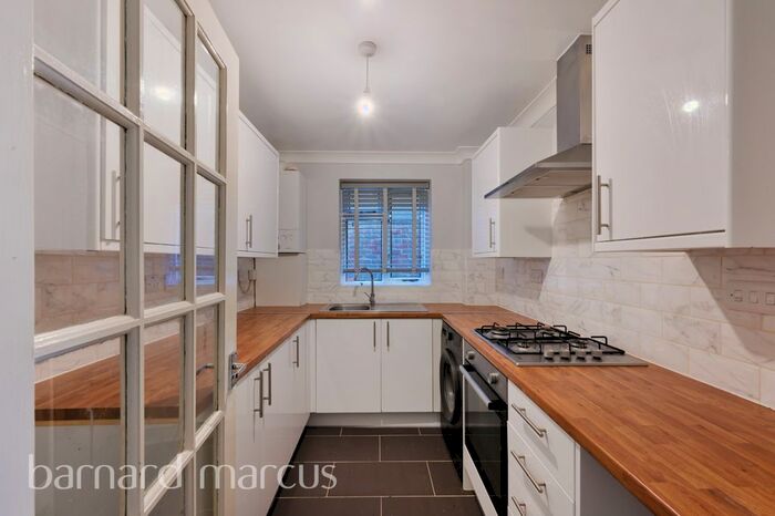 2 Bedroom Flat To Rent In Lawrie Park Road, London, SE26