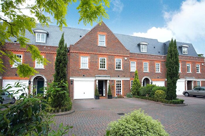 4 Bedroom House To Rent In Chartfield Place, Weybridge, Surrey, KT13